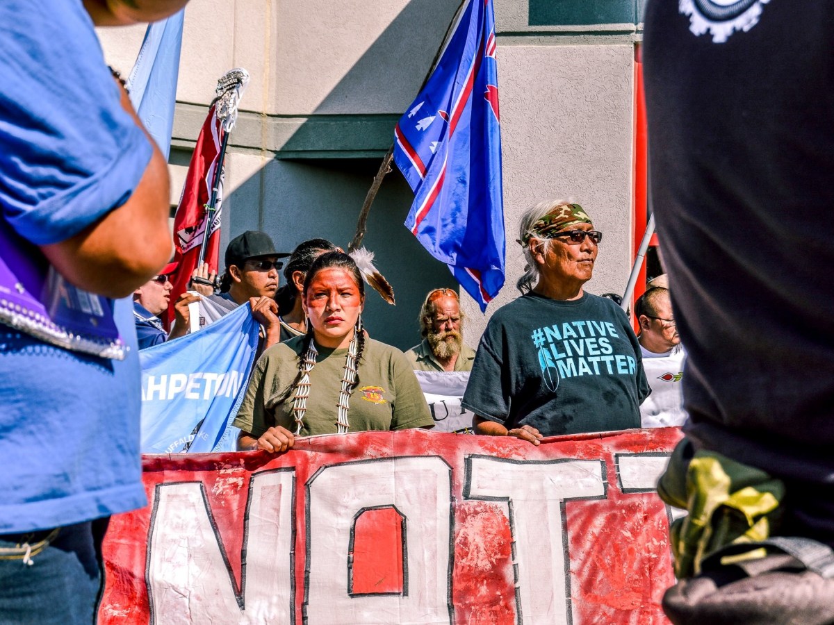 Stand Strong with Standing Rock: aktivism, Facebook och ursprungsfolksidentitet