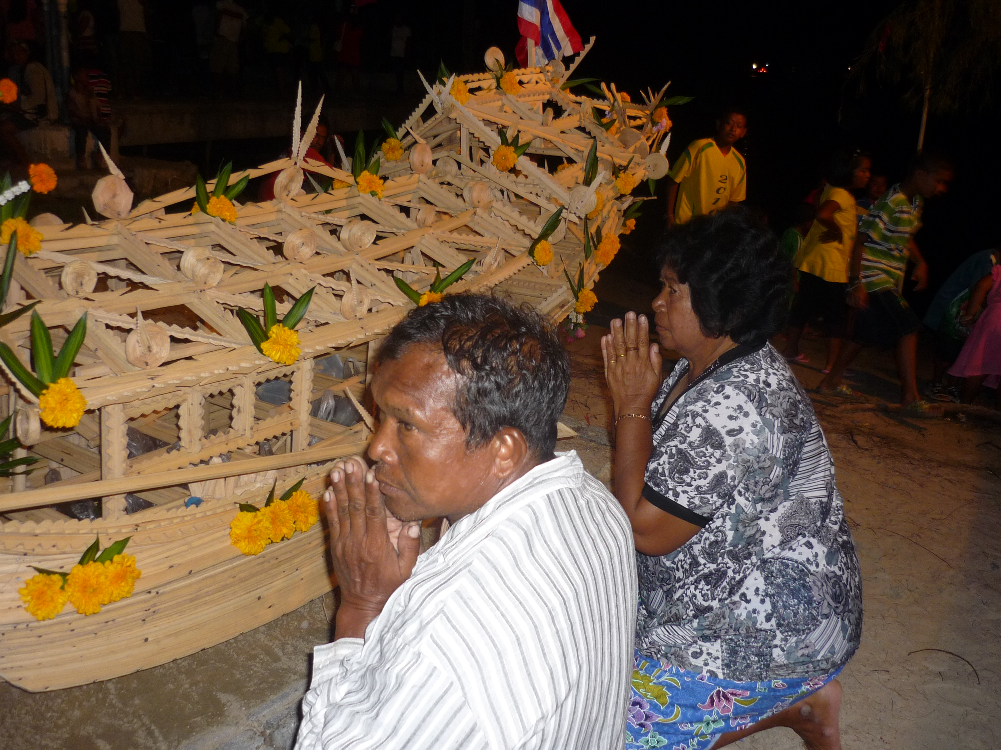 11.Vördar nyligen avlidna, vilka återvänder med Plajak båt till ursprungslandet[1]